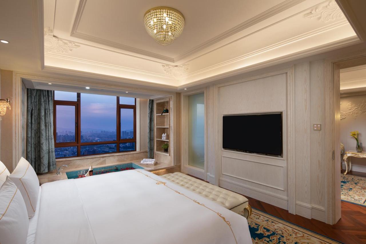 Wyndham Grand Kunming East Hotel ภายนอก รูปภาพ