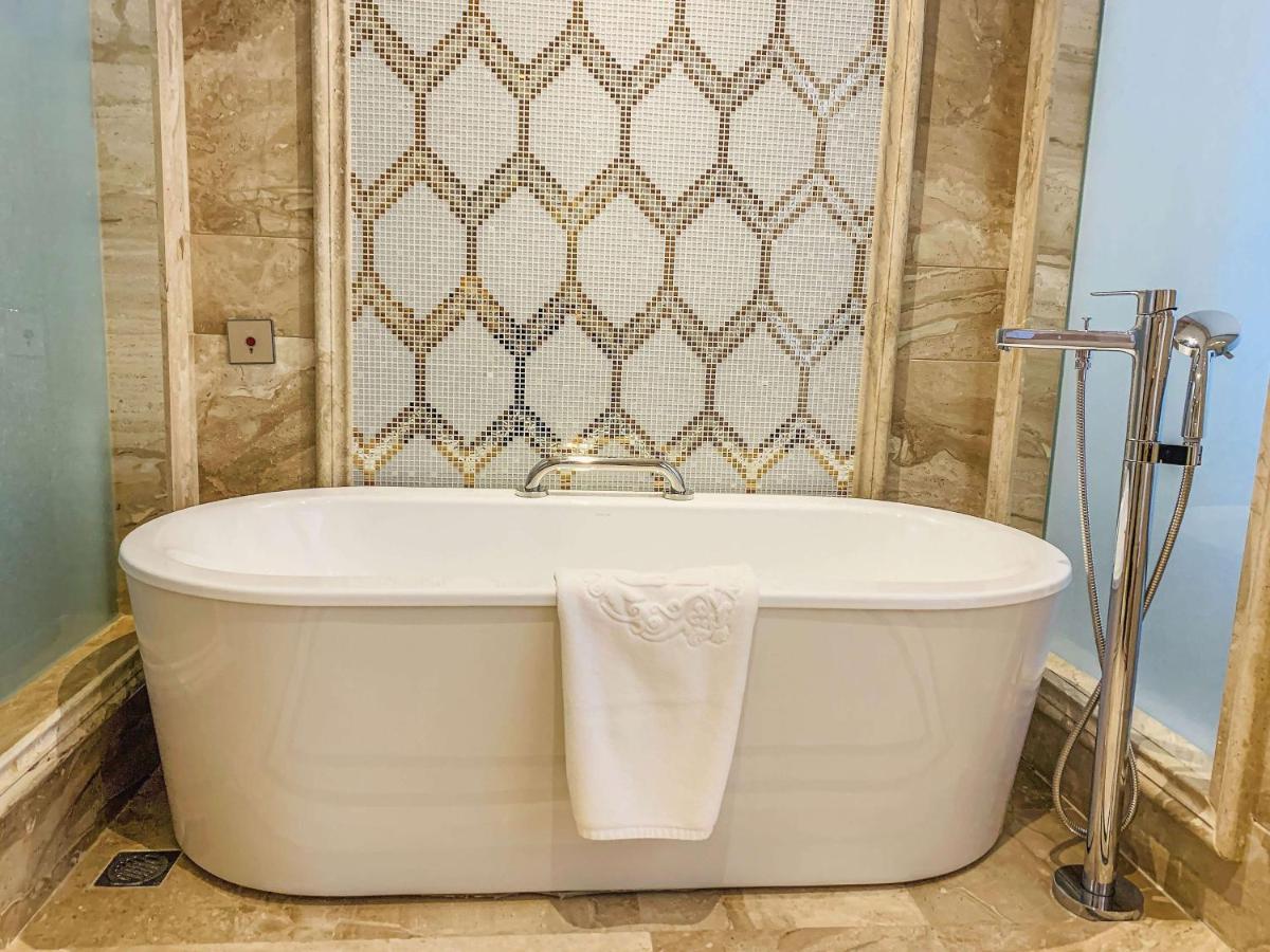 Wyndham Grand Kunming East Hotel ภายนอก รูปภาพ